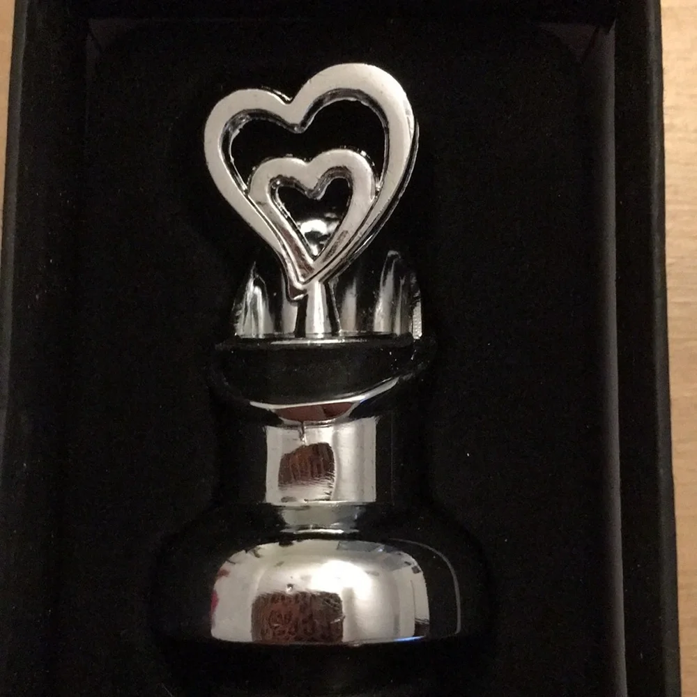 New Silver Hearts Wine Cork Stopper with Professional Wine Pourer Gift Boxed